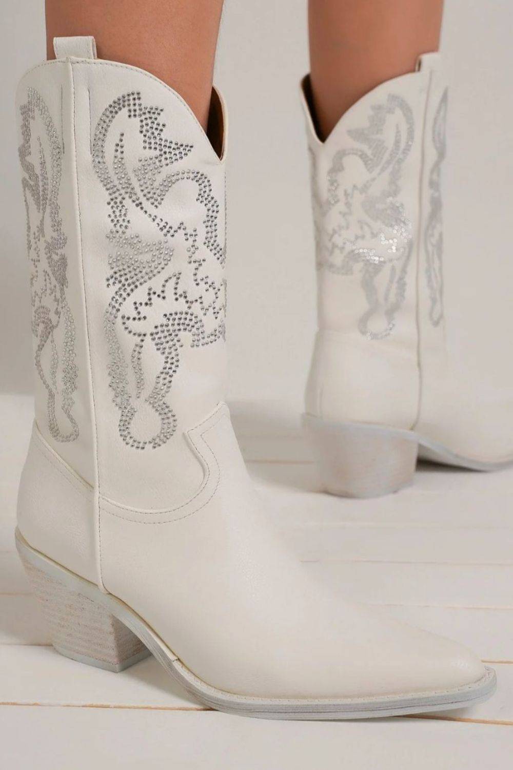 NEWYORKLISTED STYLE COLLECTION: White Fashion Rhinestone Detail Point Toe Boots - NEWYORKLISTED