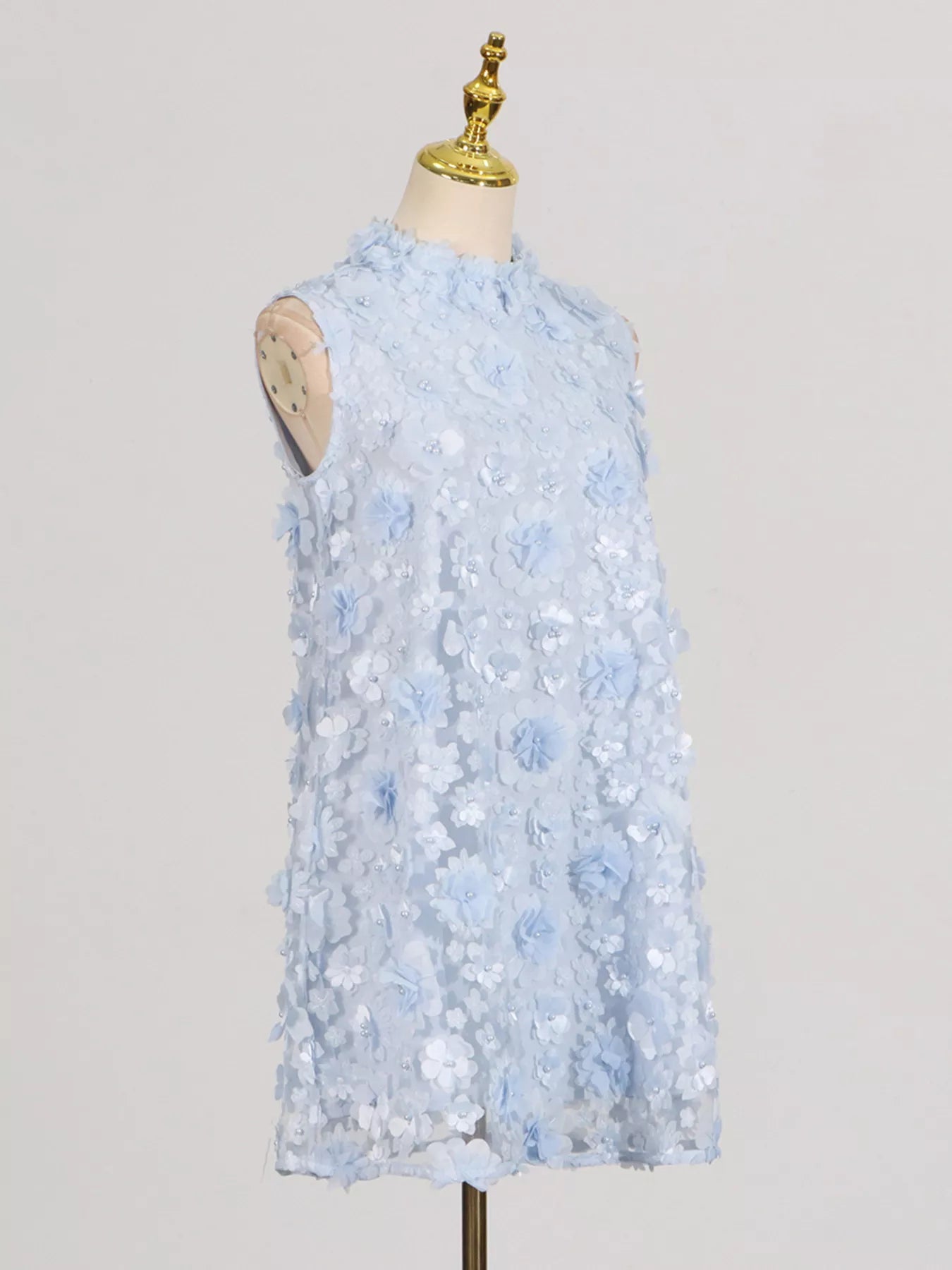 NEWYORKLISTED STYLE COLLECTION: Light blue floral dress on a mannequin against a plain background