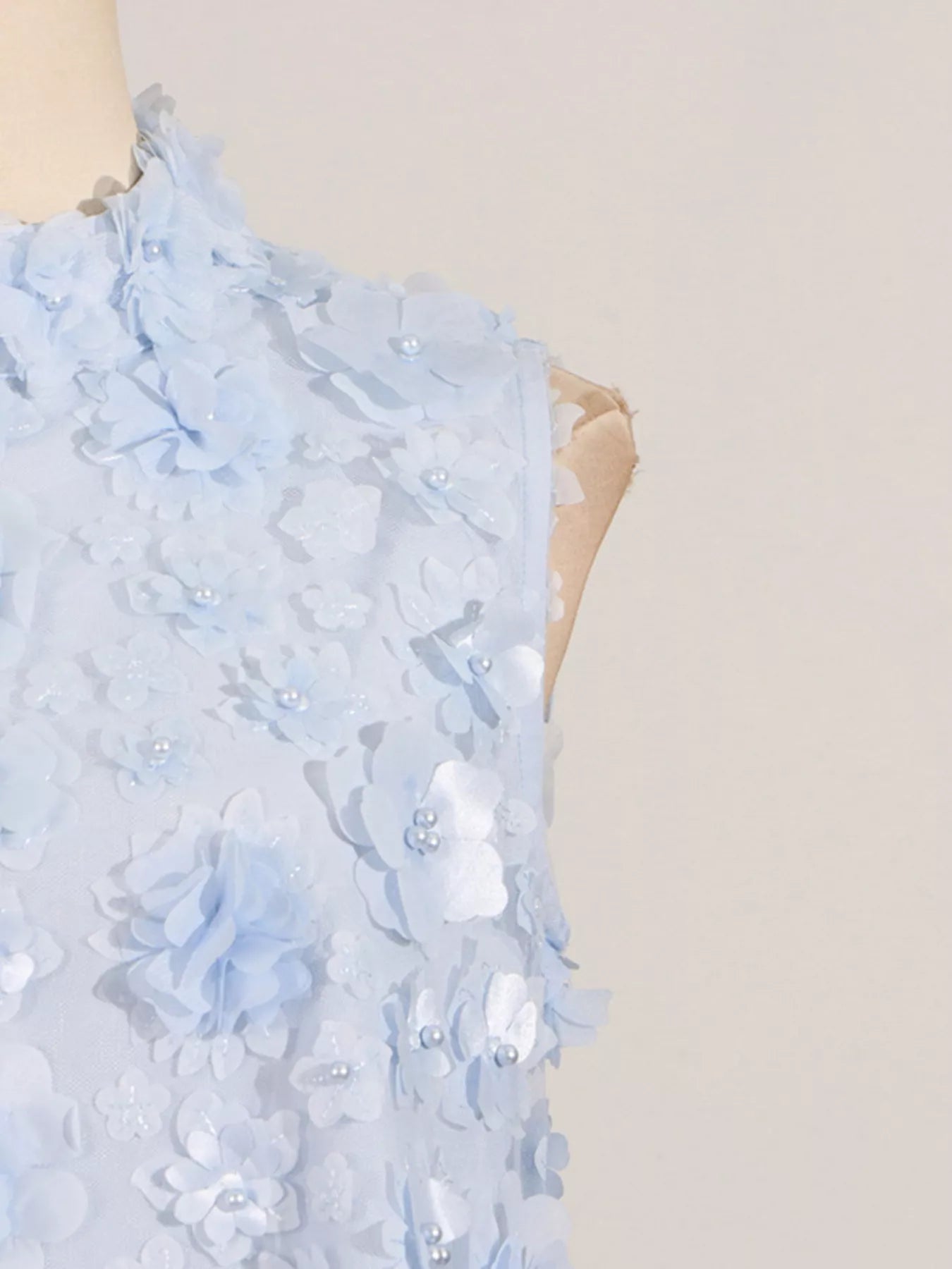 NEWYORKLISTED STYLE COLLECTION: Light blue floral dress on a mannequin against a beige background