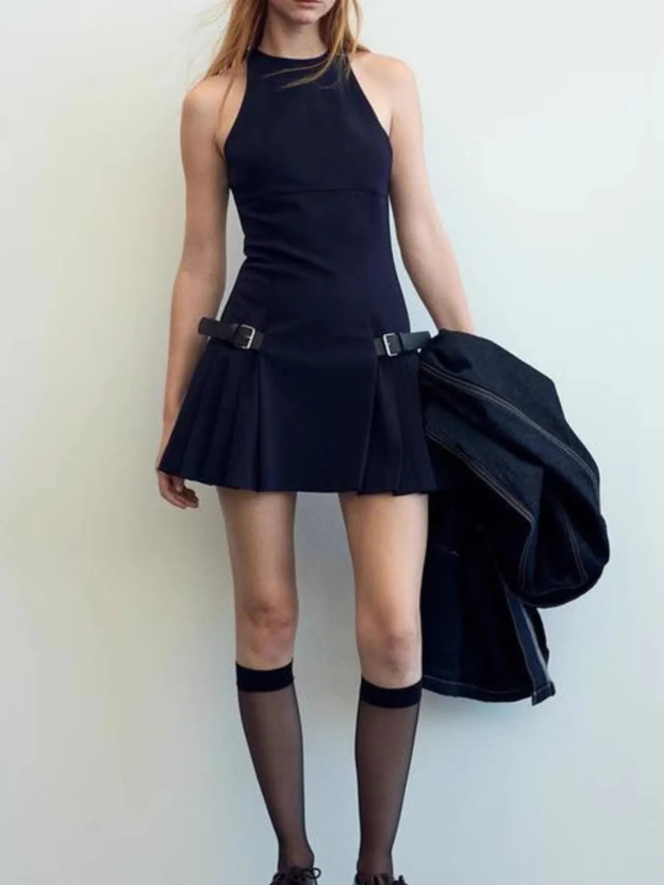 NEWYORKLISTED STYLE COLLECTION: Sleeveless Halter Neck Mini Dress
