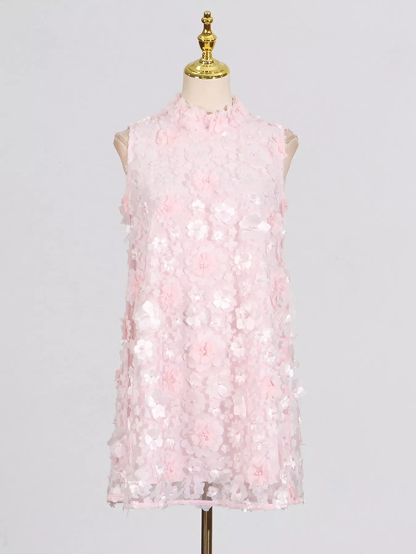 NEWYORKLISTED STYLE COLLECTION: Pink floral dress on a mannequin against a gray background