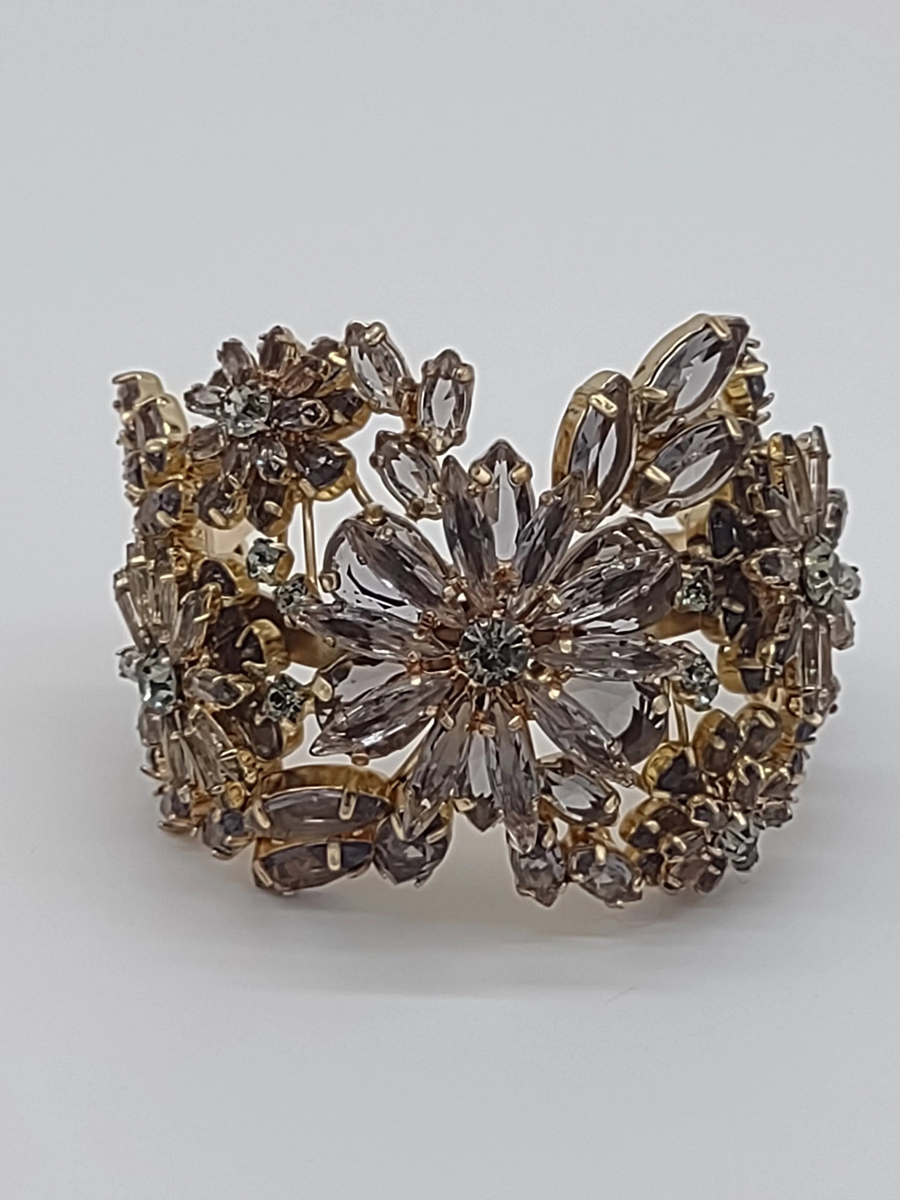 NEWYORKLISTED - Vintage Rhinestone Crystal Cuff Bracelet Flower Design