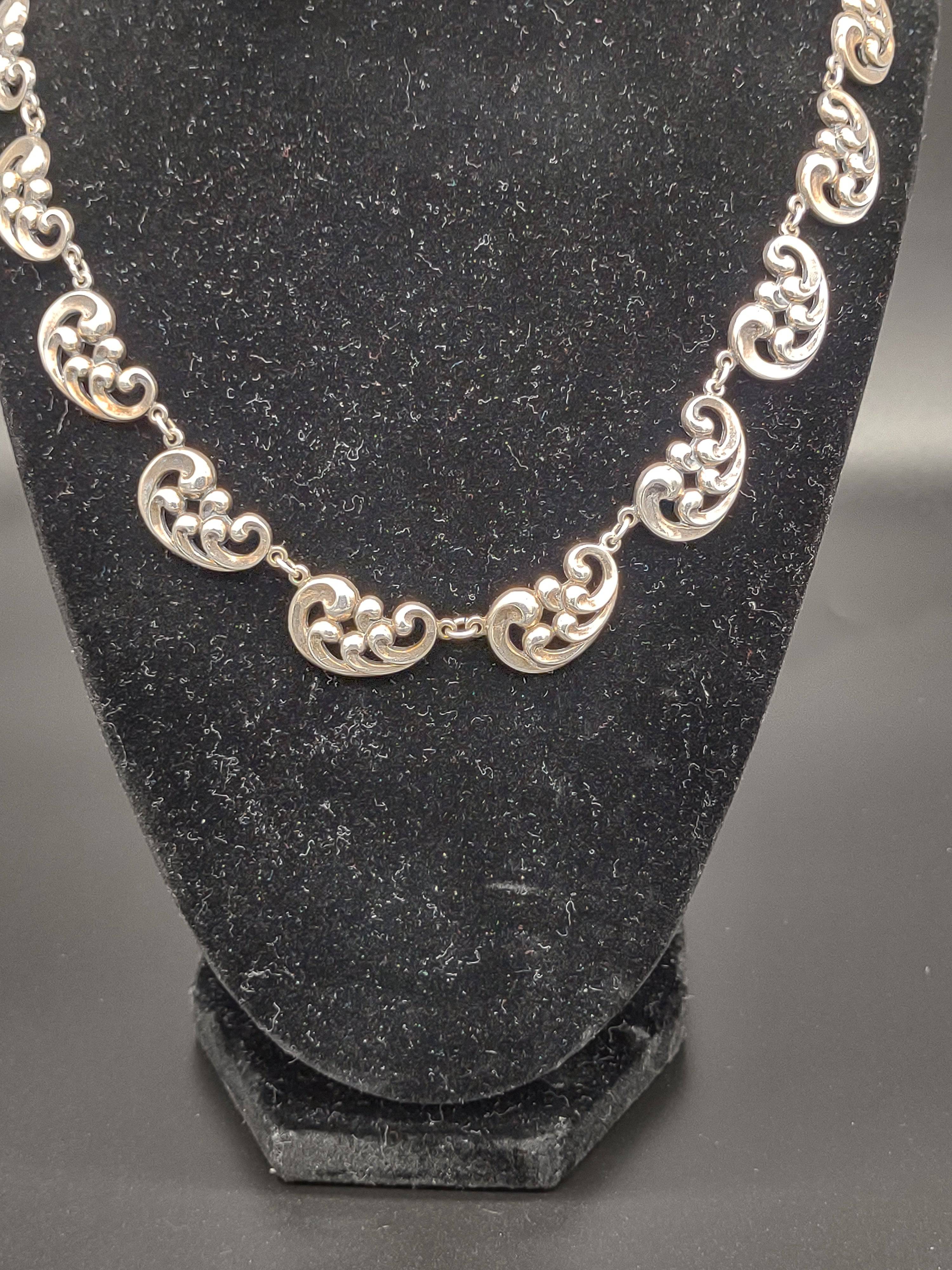 NEWYORKLISTED Vintage Sterling Silver Scroll Work Necklace - NEWYORKLISTED