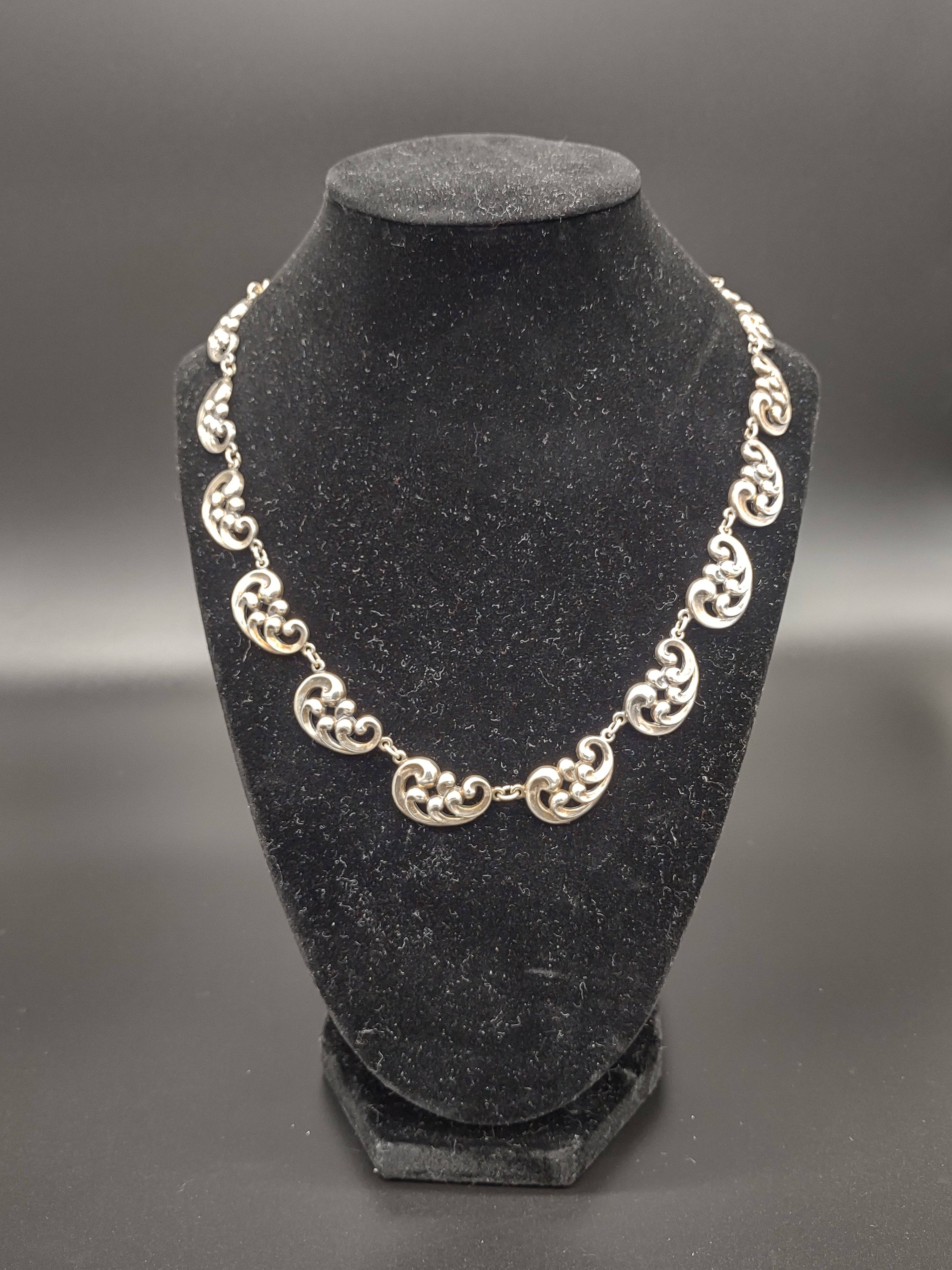 NEWYORKLISTED Vintage Sterling Silver Scroll Work Necklace - NEWYORKLISTED