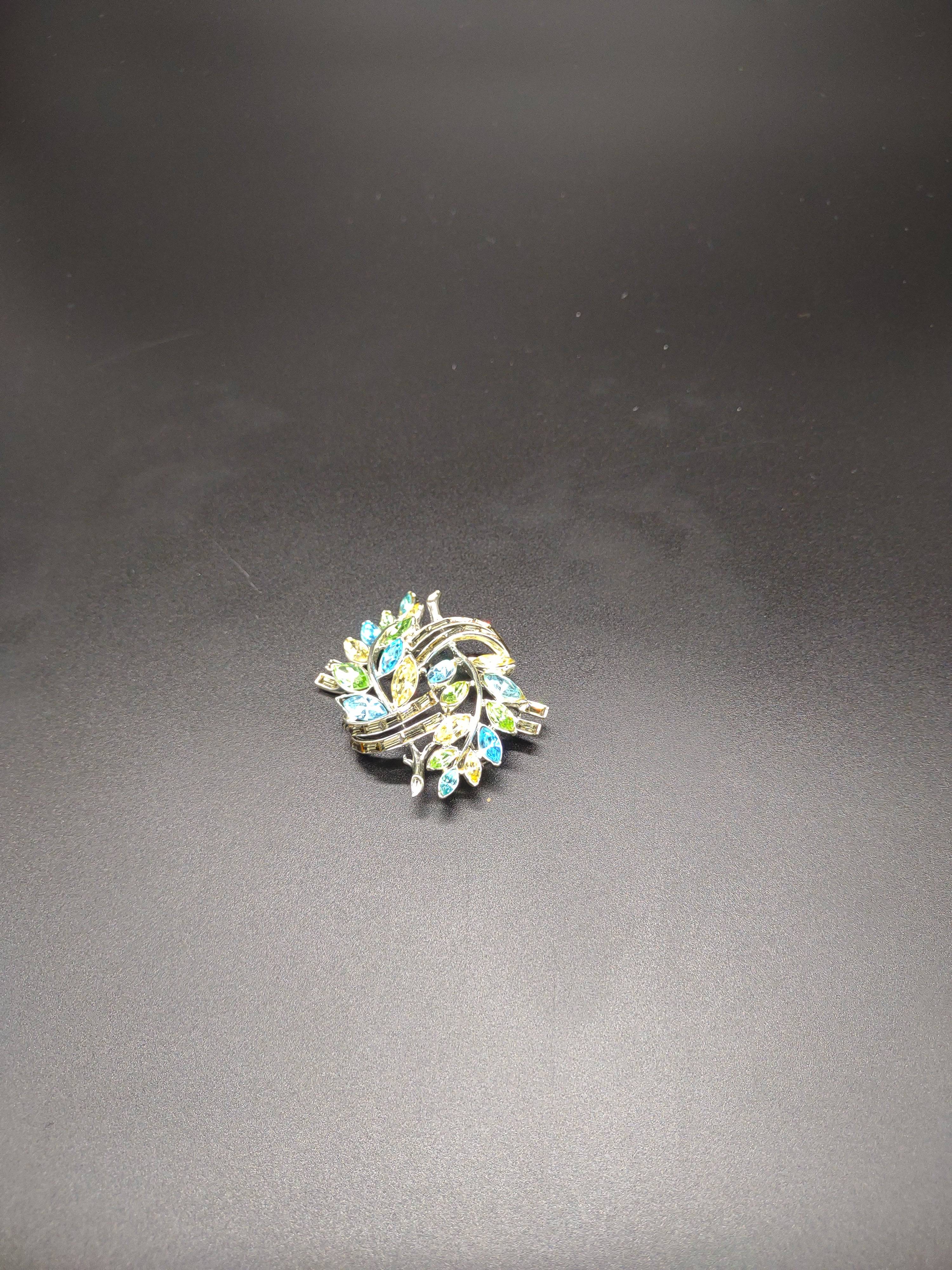 NEWYORKLISTED - Vintage Whimsical Silverstone Brooch - NEWYORKLISTED