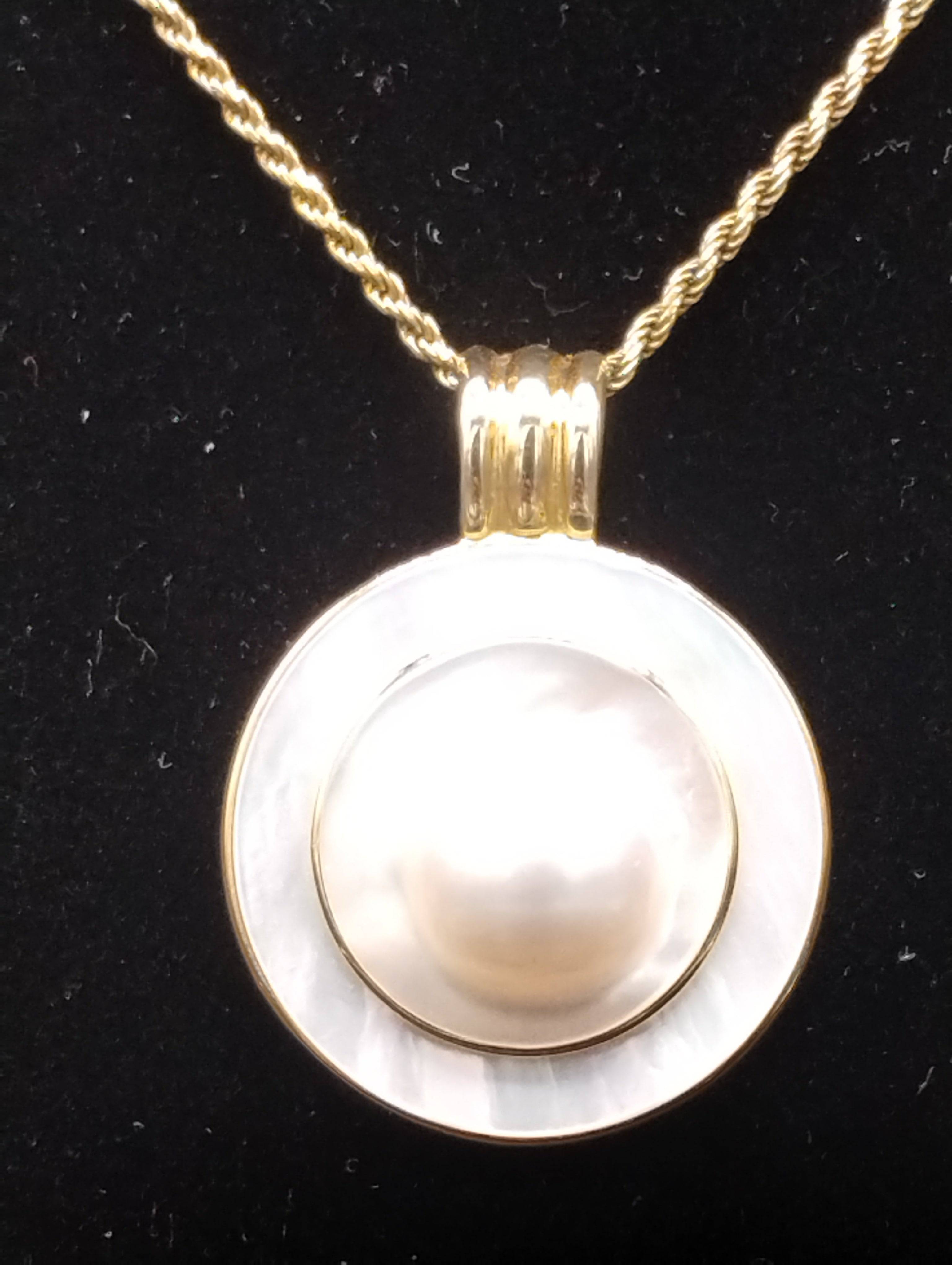 NEWYORKLISTED - Vintage Gorgeous Blister Pearl Necklace with 14K Details! - NEWYORKLISTED