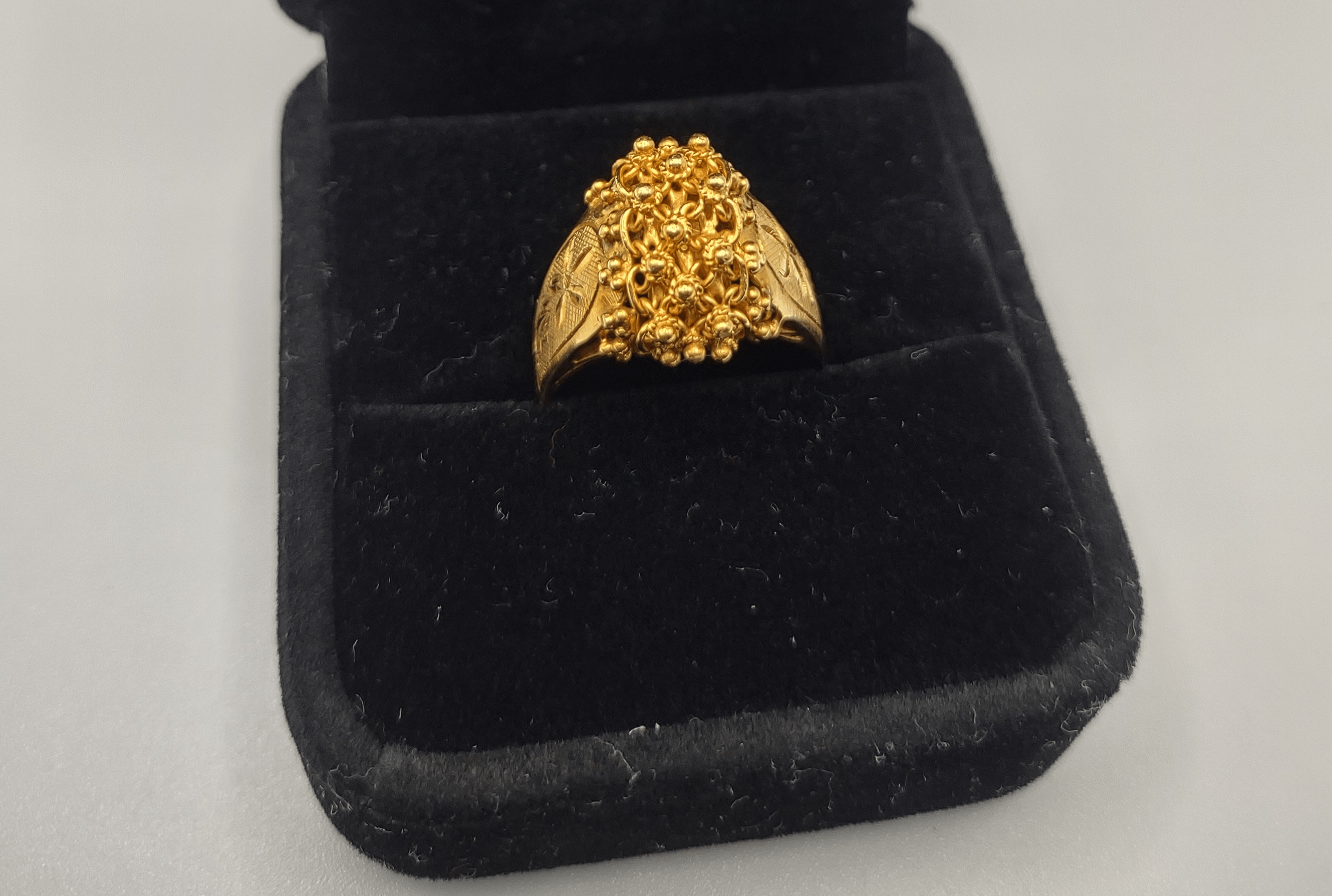 NEWYORKLISTED Vintage Jewelry Collection - Bollywood Bliss Gold Ring - NEWYORKLISTED