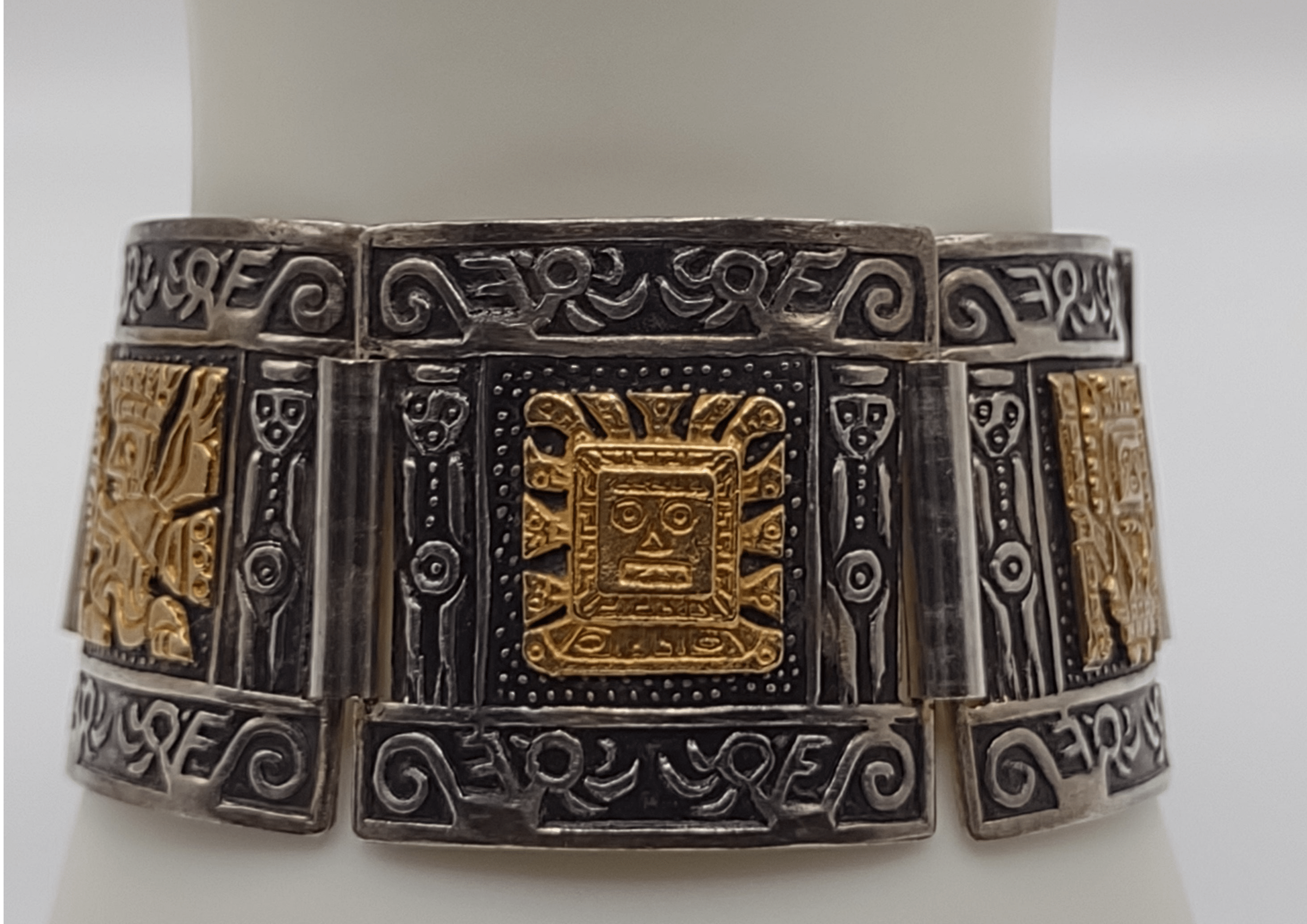 NEWYORKLISTED Vintage Jewelry Collection - Aztec Majesty Sterling Silver Bracelet - NEWYORKLISTED