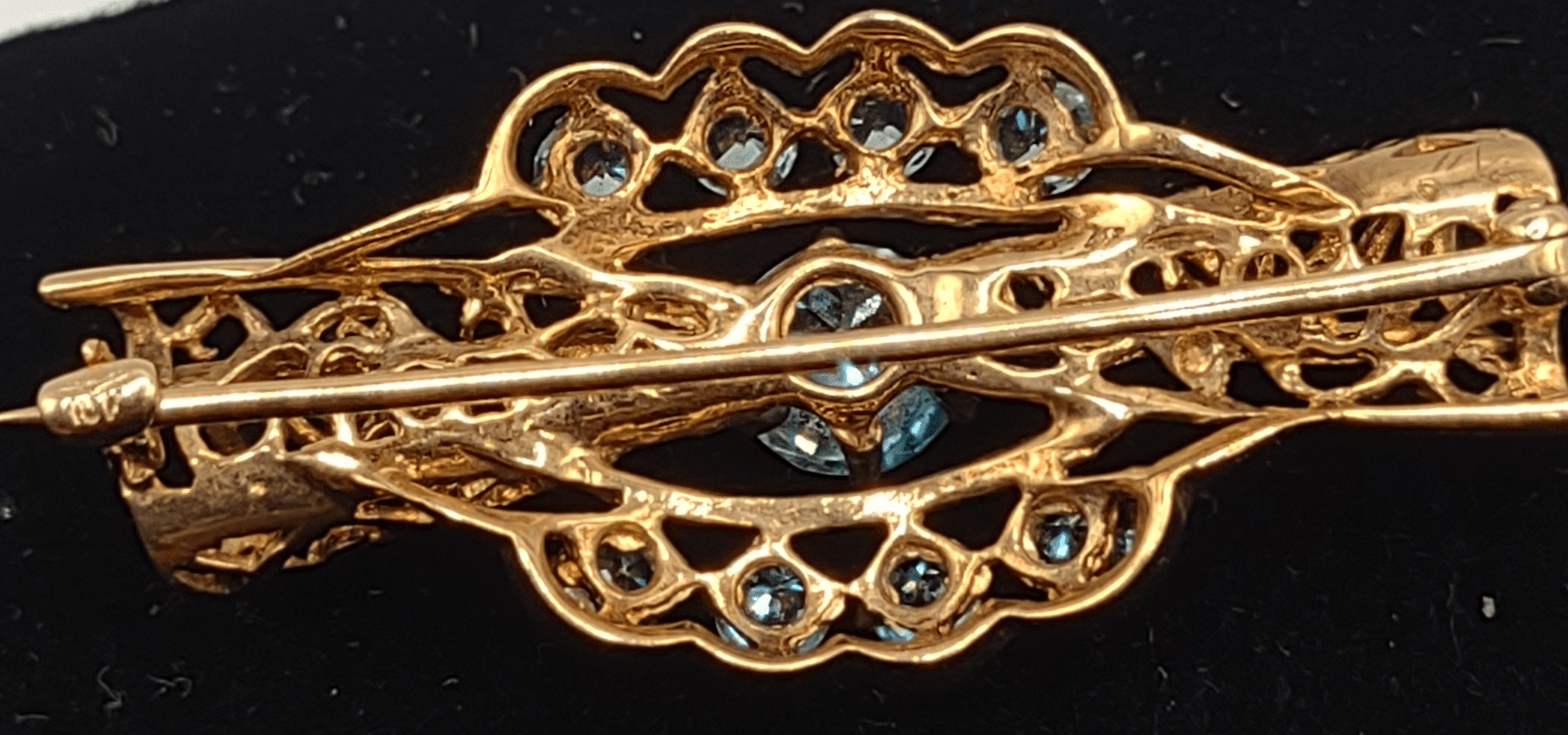 NEWYORKLISTED Vintage Jewelry Collection - Late 1920s Aquamarine Candy Delight 10K Gold Brooch - NEWYORKLISTED