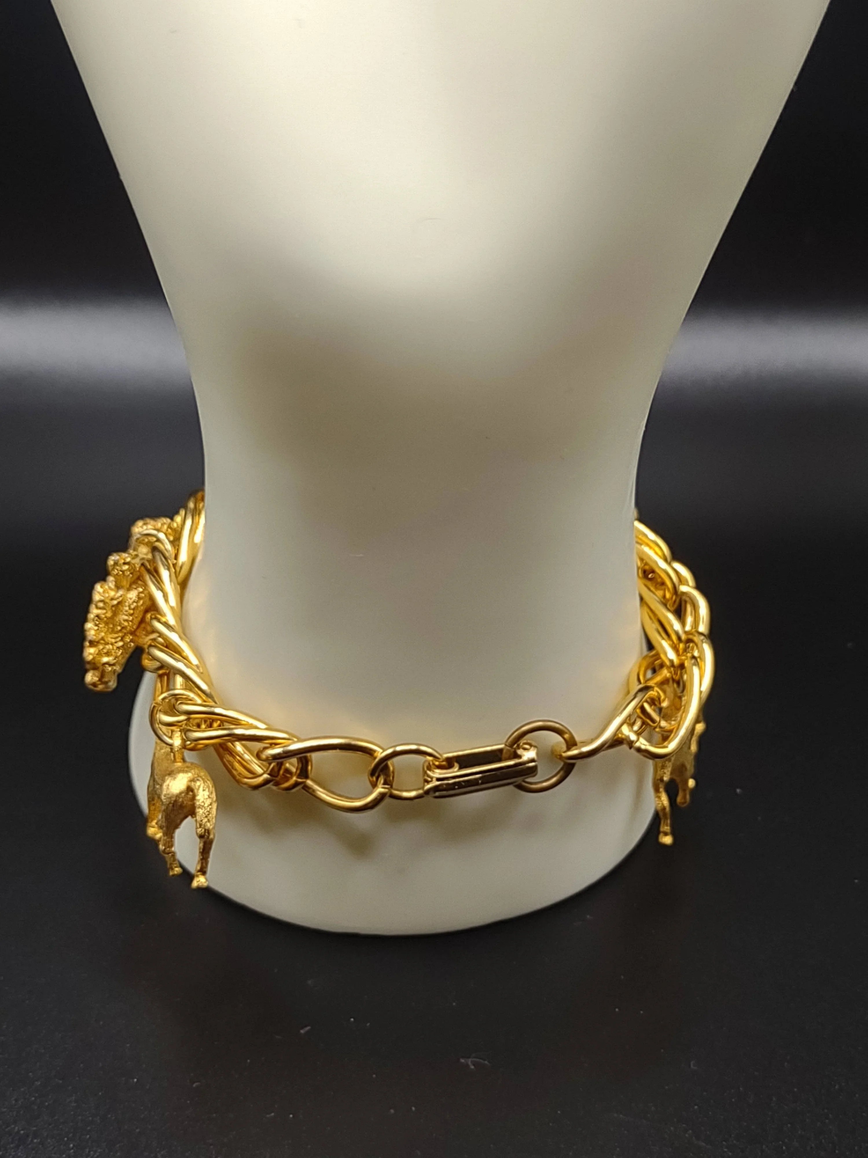 NEWYORKLISTED - Vintage Sarah Coventry Charm Barcelet - NEWYORKLISTED