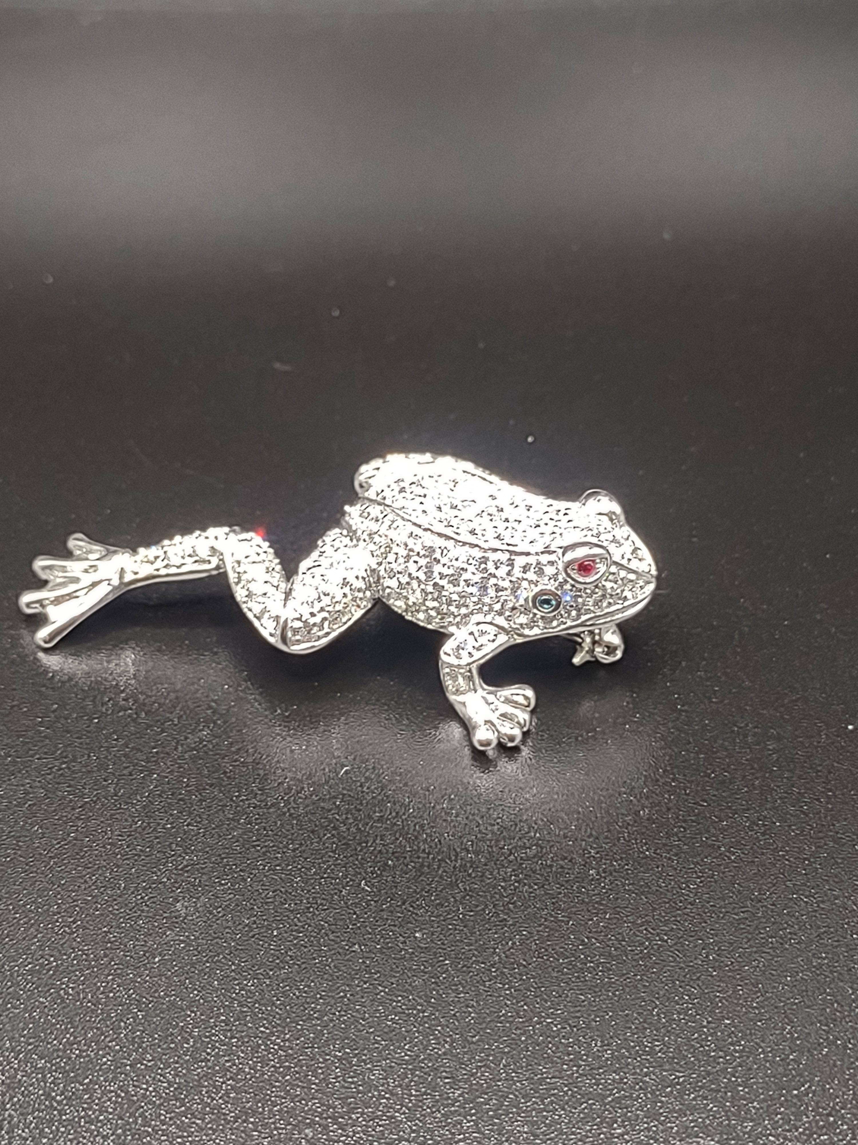NEWYORKLISTED Vintage Jewelry - Sterling Silver Rhinestone Frog Brooch by Jenna Nicole - NEWYORKLISTED