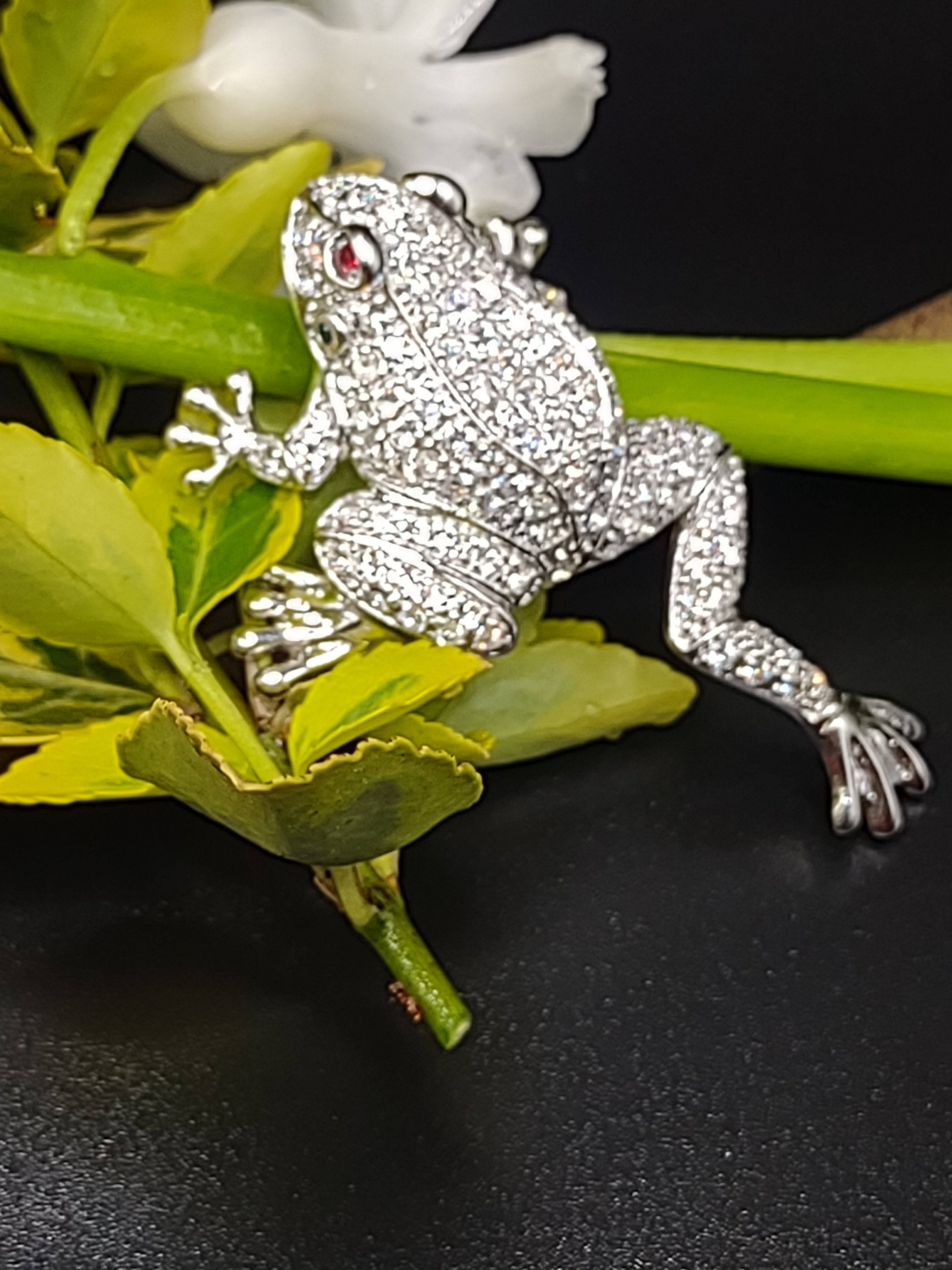 NEWYORKLISTED Vintage Jewelry - Sterling Silver Rhinestone Frog Brooch by Jenna Nicole - NEWYORKLISTED