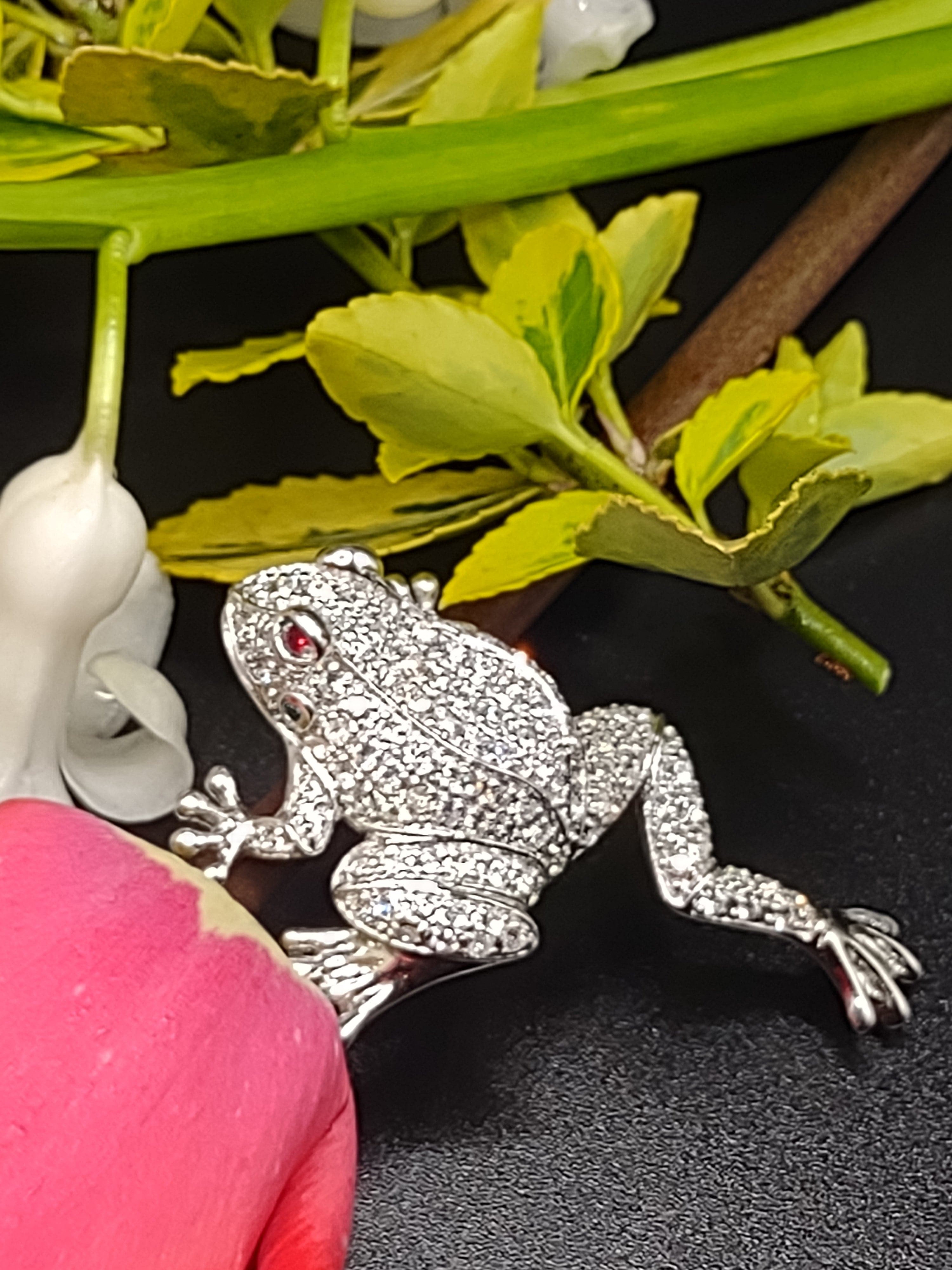 NEWYORKLISTED Vintage Jewelry - Sterling Silver Rhinestone Frog Brooch by Jenna Nicole - NEWYORKLISTED