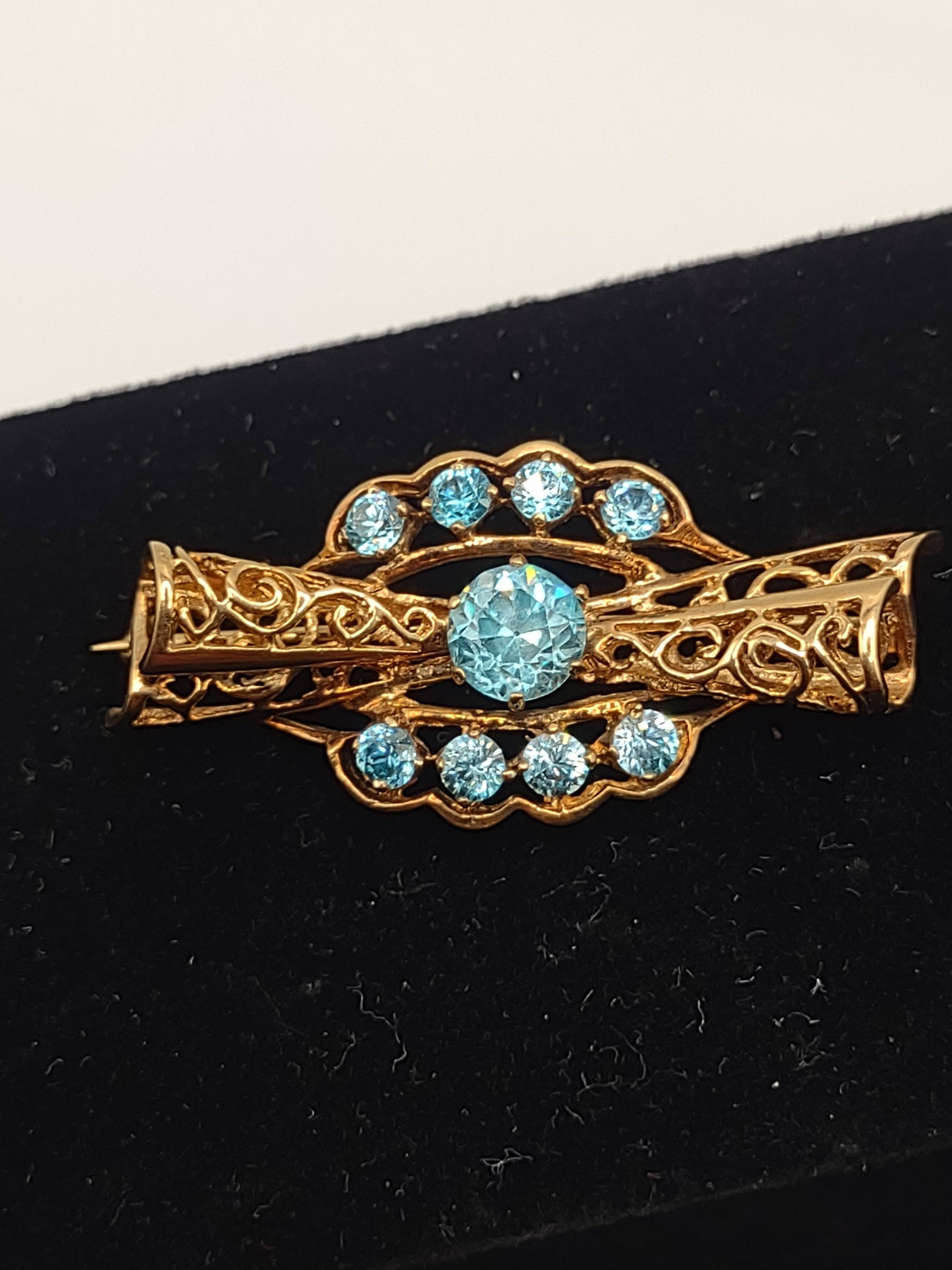 NEWYORKLISTED Vintage Jewelry Collection - Late 1920s Aquamarine Candy Delight 10K Gold Brooch - NEWYORKLISTED