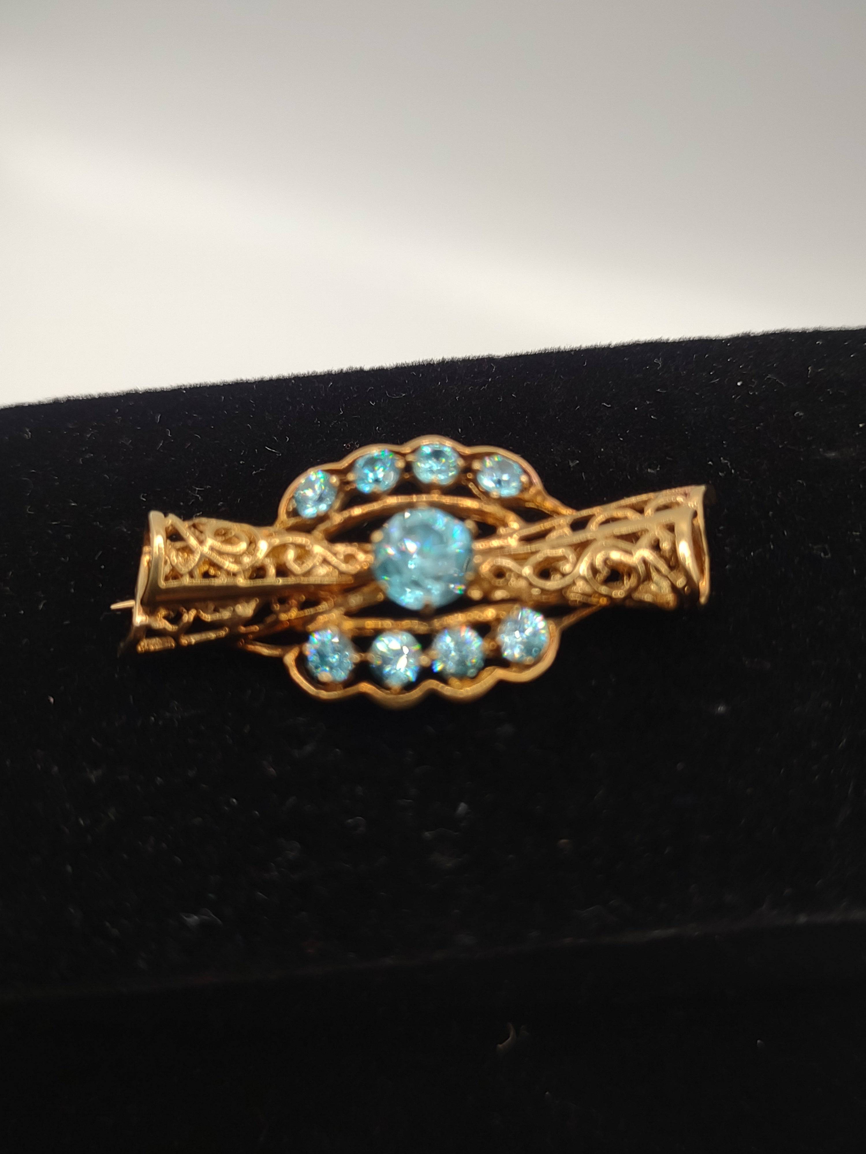 NEWYORKLISTED Vintage Jewelry Collection - Late 1920s Aquamarine Candy Delight 10K Gold Brooch - NEWYORKLISTED
