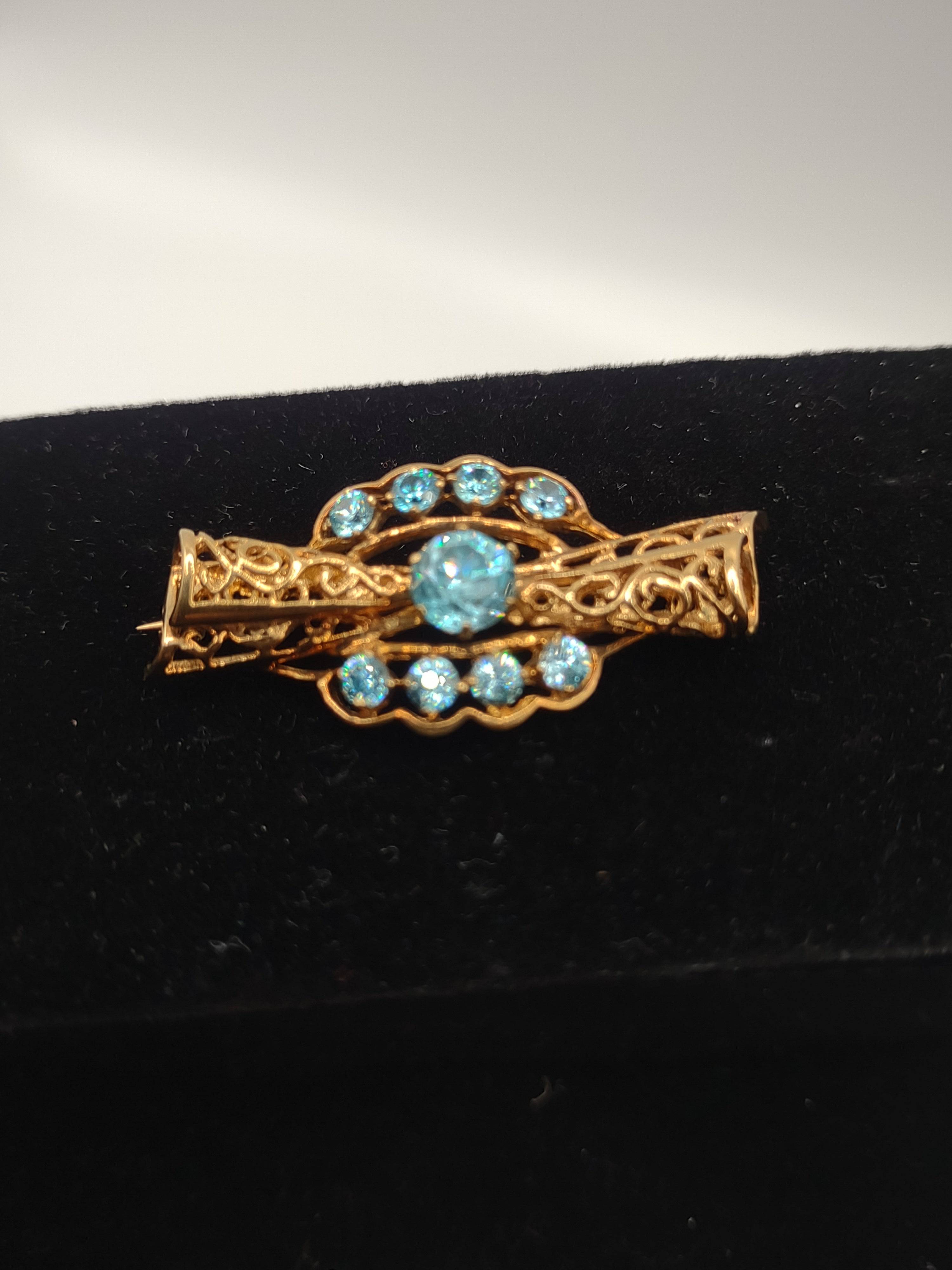 NEWYORKLISTED Vintage Jewelry Collection - Late 1920s Aquamarine Candy Delight 10K Gold Brooch - NEWYORKLISTED