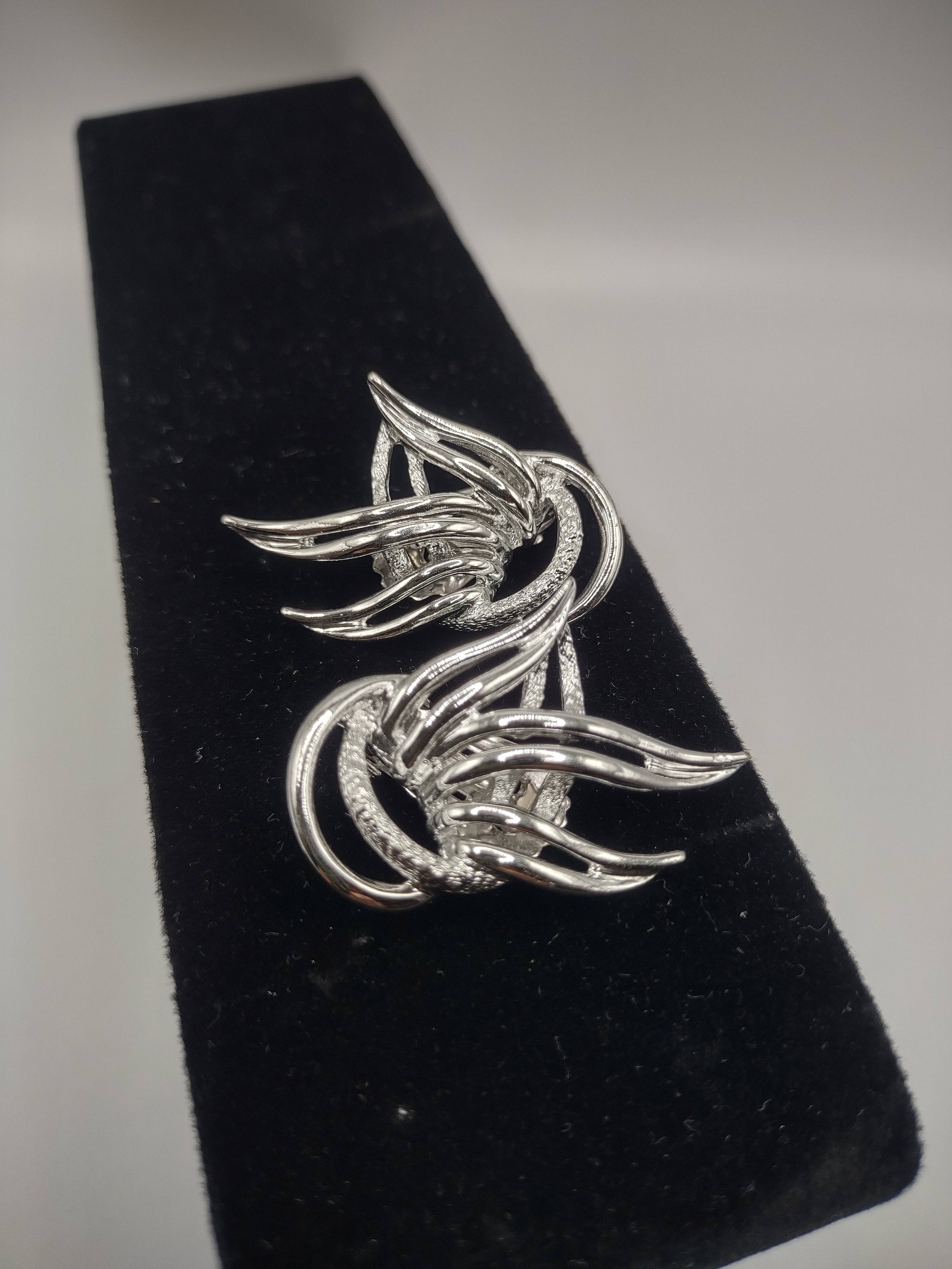 NEWYORKLISTED Vintage Jewelry Collection - 1980s Flame Flicker Clip-On Earrings - NEWYORKLISTED