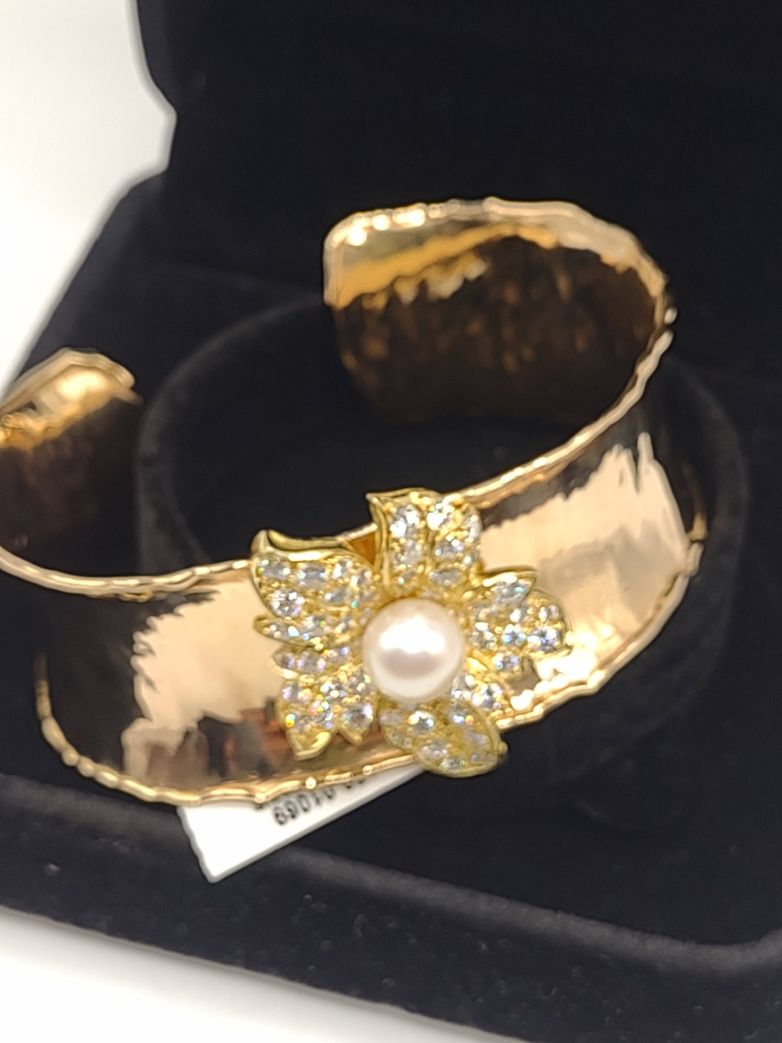NEWYORKLISTED Vintage Jewelry Collection: The 18K Diamond &amp; Pearl Sunshine Cuff Bracelet – A Radiant Masterpiece - NEWYORKLISTED