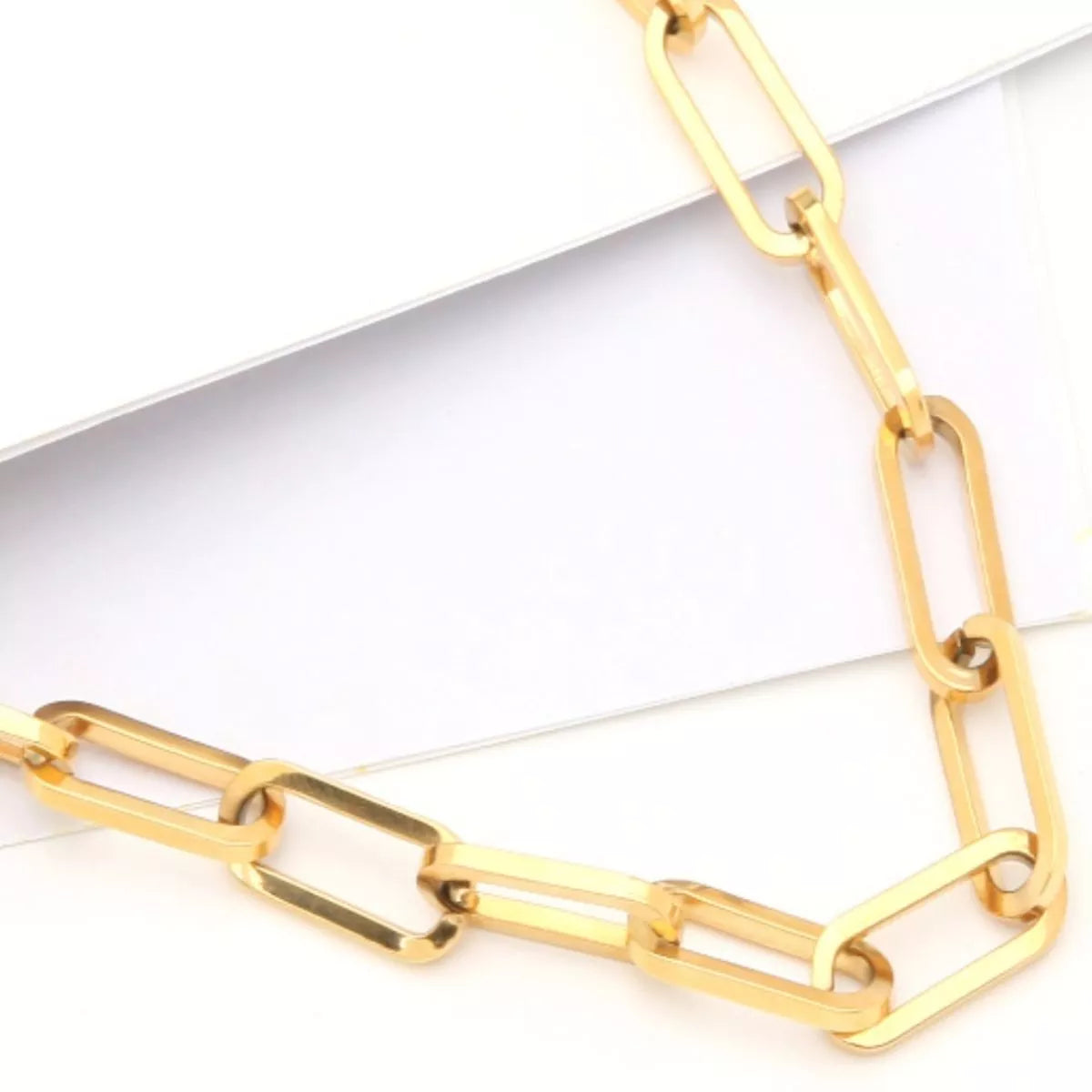 NYLD Glamour Collection by NEWYORKLISTED: Gold chain on a white background