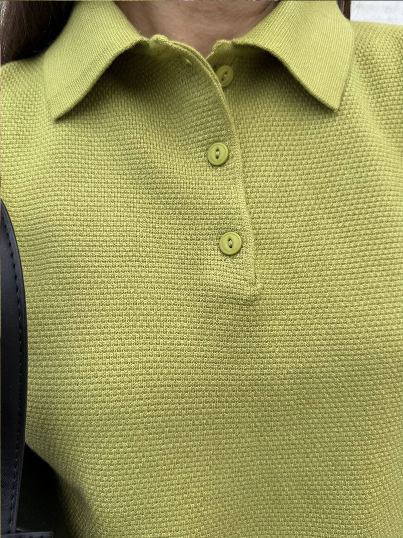 NEWYORKLISTED Comfort Collection: Close-up of a green polo shirt with buttons