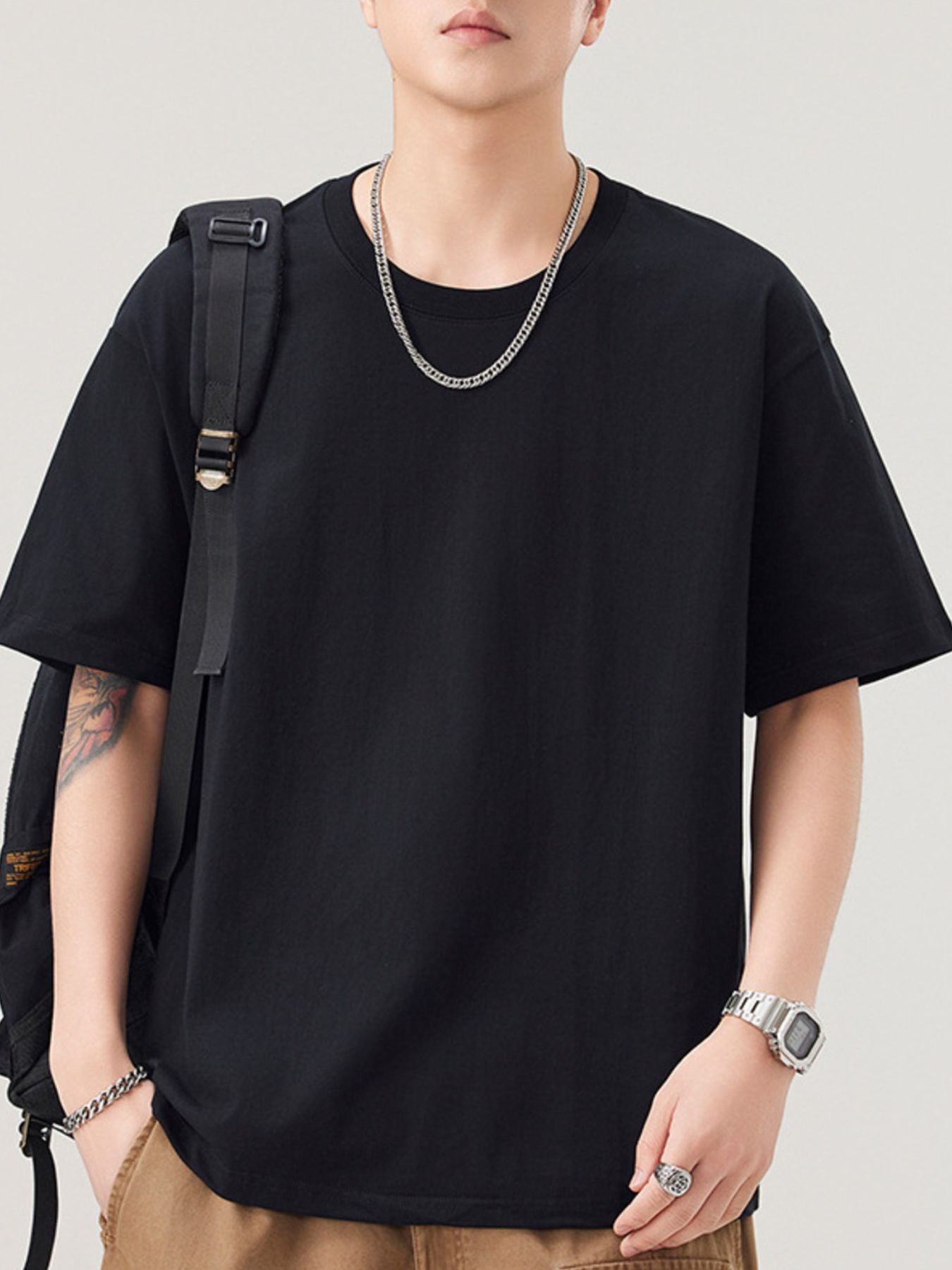 NEWYORKLISTED ATLAS MEN"S COLLECTION: Person wearing a black oversized t-shirt with a plain background