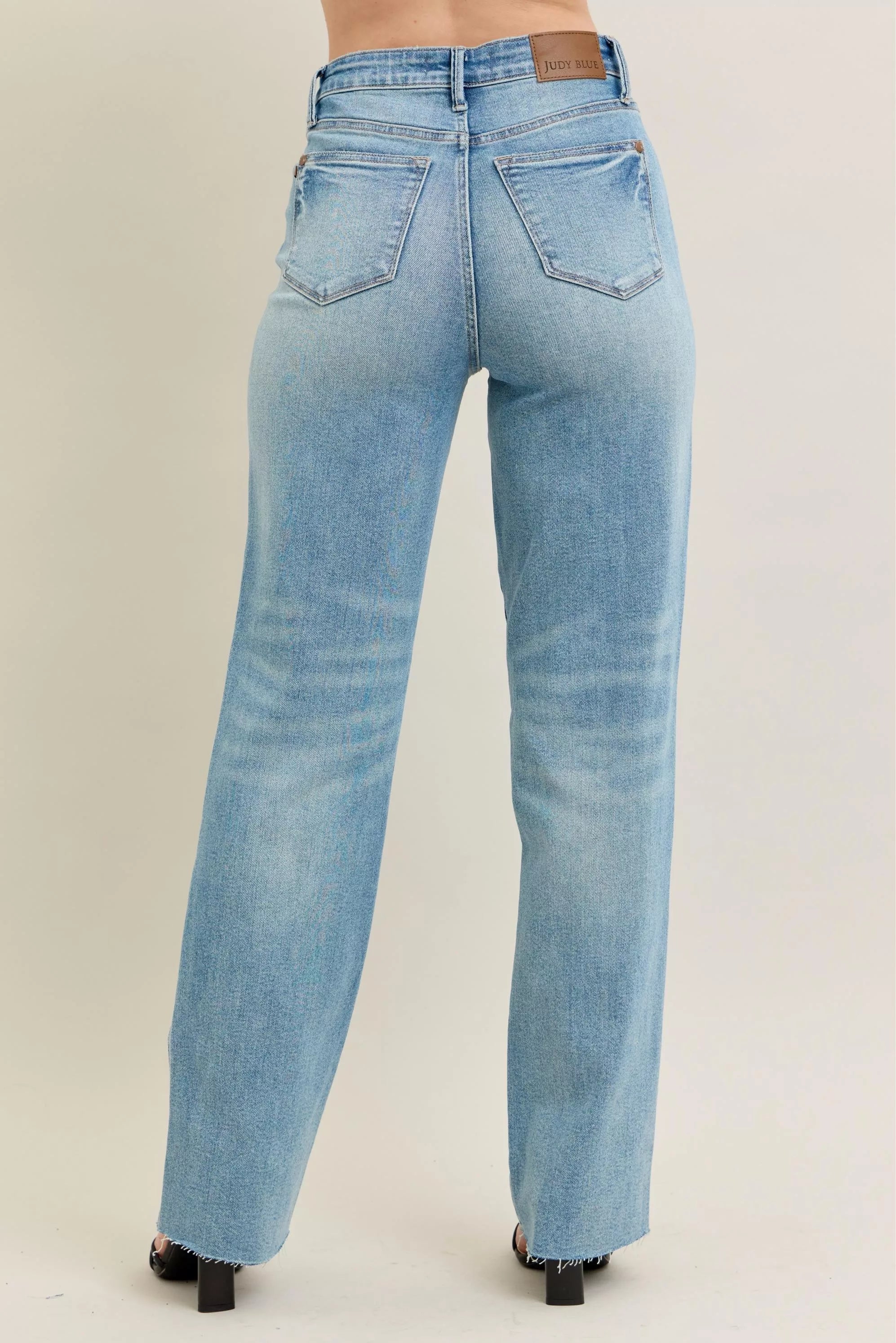 NEWYORKLISTED STYLE COLLECTION: Light blue jeans on a neutral background
