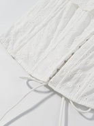 NEWYORKLISTED STYLE COLLECTION: Close-up of a textured white fabric with a zipper on a light gray background