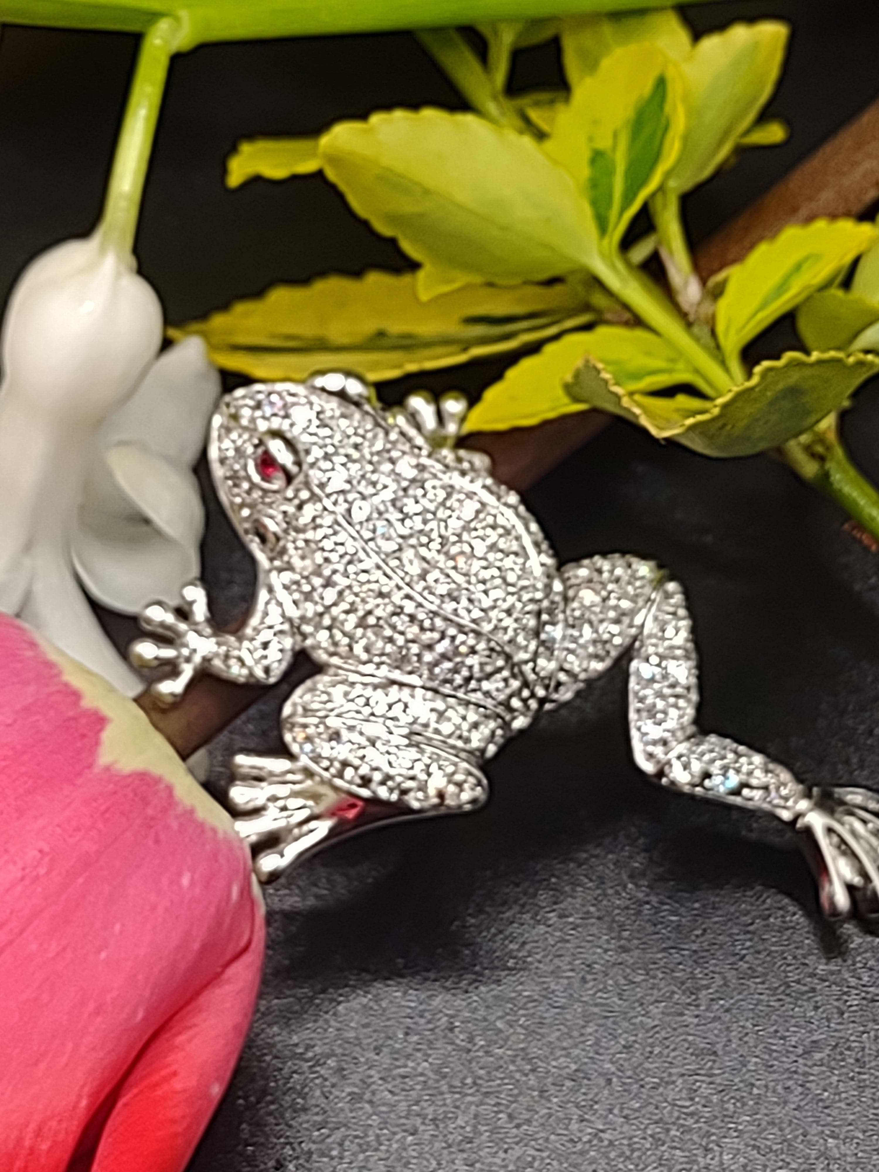 NEWYORKLISTED Vintage Jewelry - Sterling Silver Rhinestone Frog Brooch by Jenna Nicole - NEWYORKLISTED