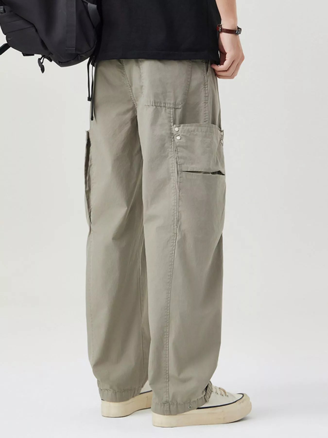 NEWYORKLISTED ATLAS MEN's COLLECTION: Person wearing beige cargo pants on a plain background