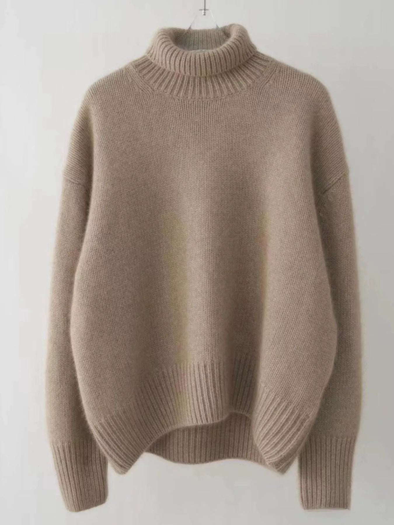 NEWYORKLISTED STYLE COLLECTION: Beige sweater on a white background
